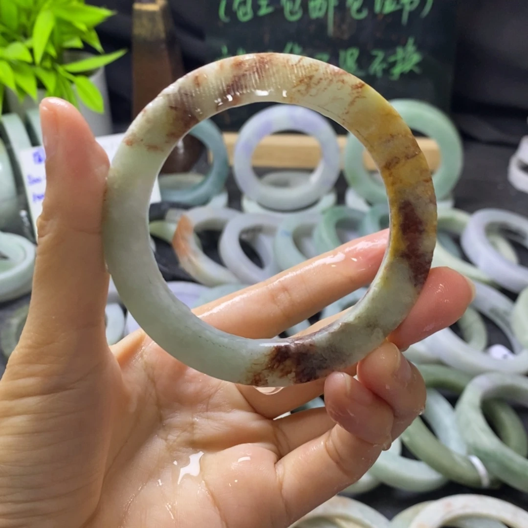 辽***吗定制翡翠未镶嵌手镯