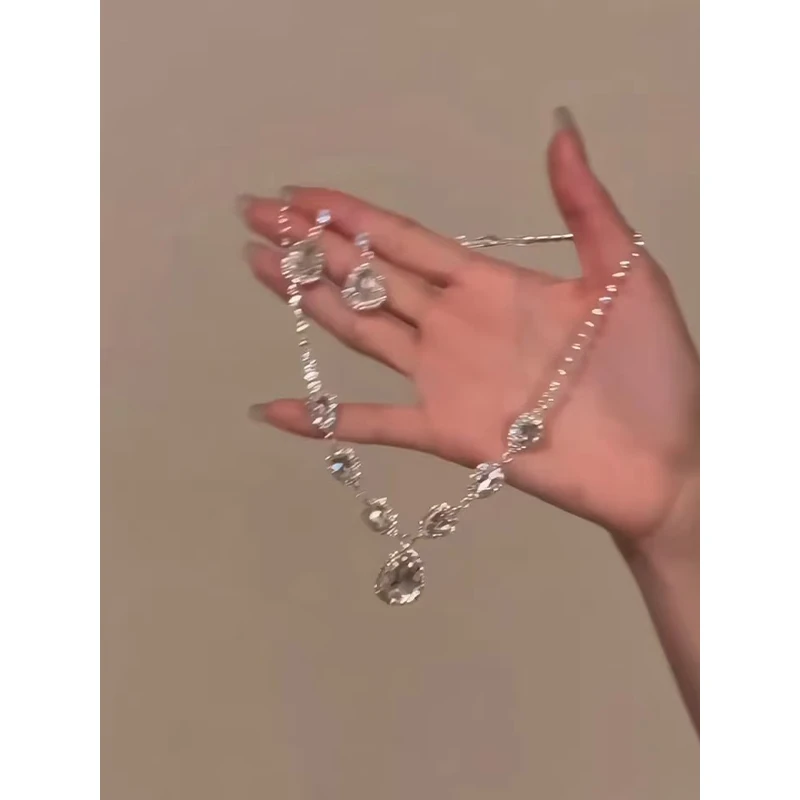 铜合金合成锆石吊坠 超闪锆石项链高级感轻奢锁骨链配饰女