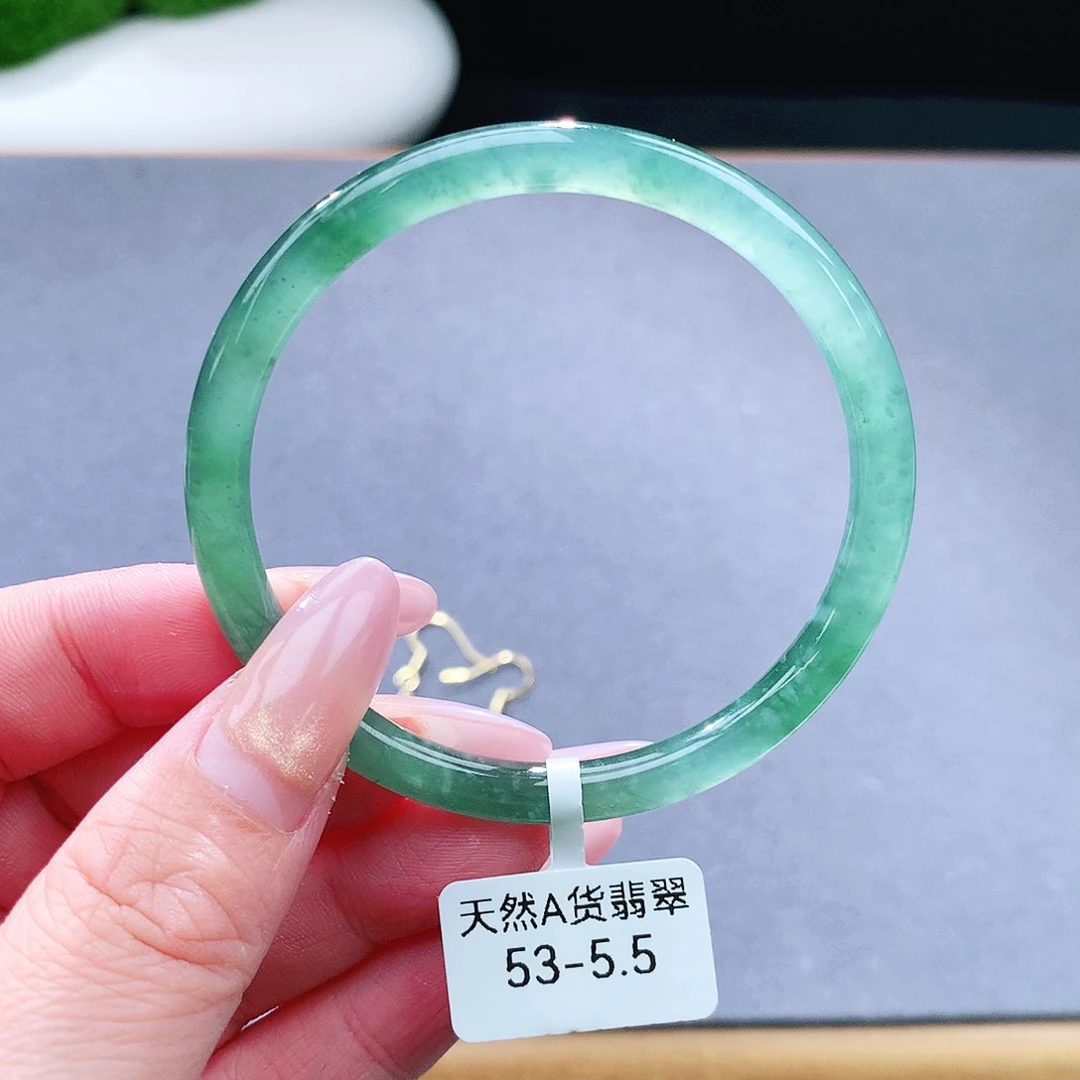 未镶嵌手镯（圆镯）翡翠