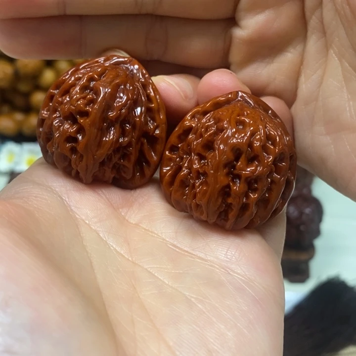 文玩核桃吊坠三角白