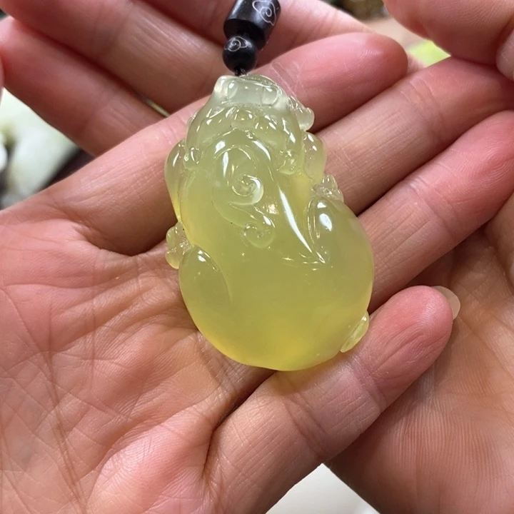 蛇纹石玉未镶嵌挂件