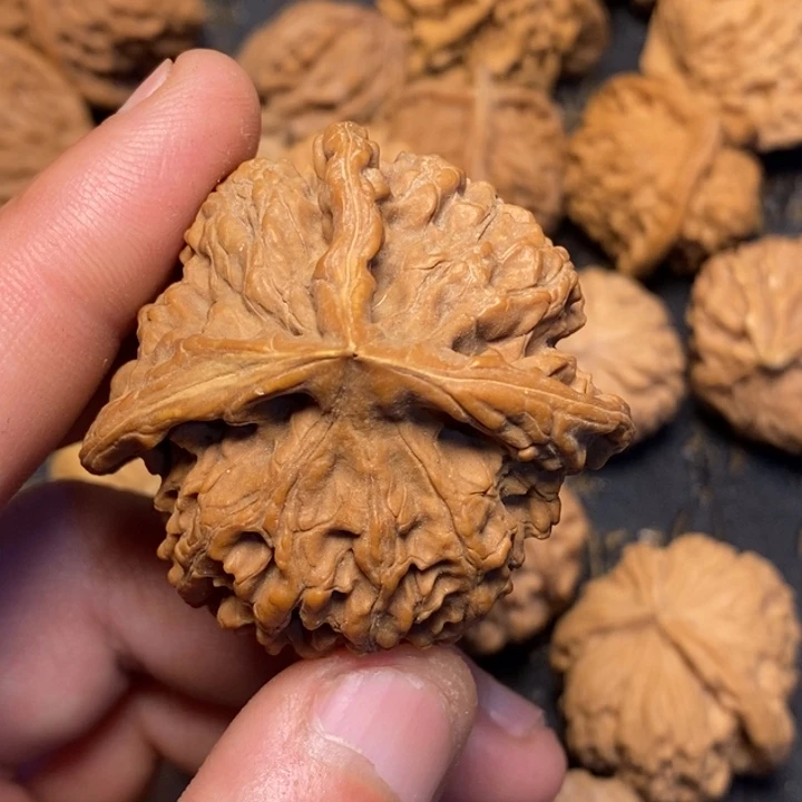 文玩核桃吊坠为**刘文玩核桃异形单只