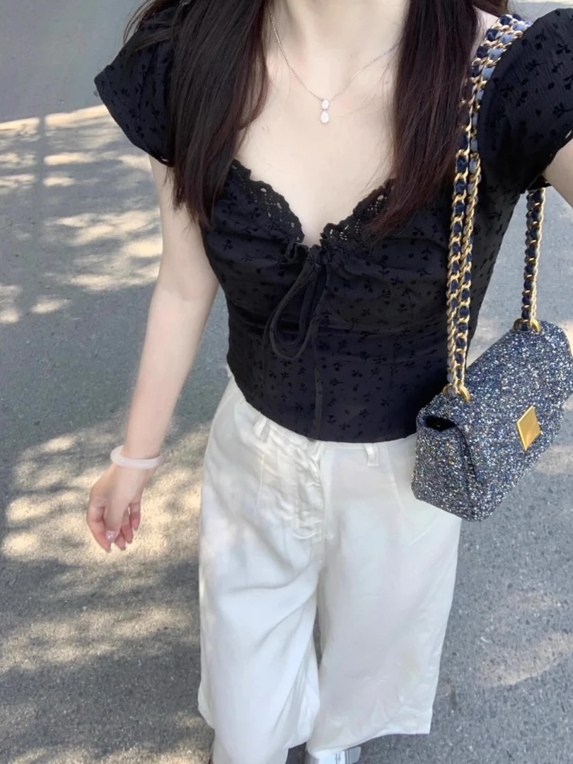 法式甜辣妹黑色蕾丝方领短袖t恤女夏季小心机性感露锁骨短款上衣