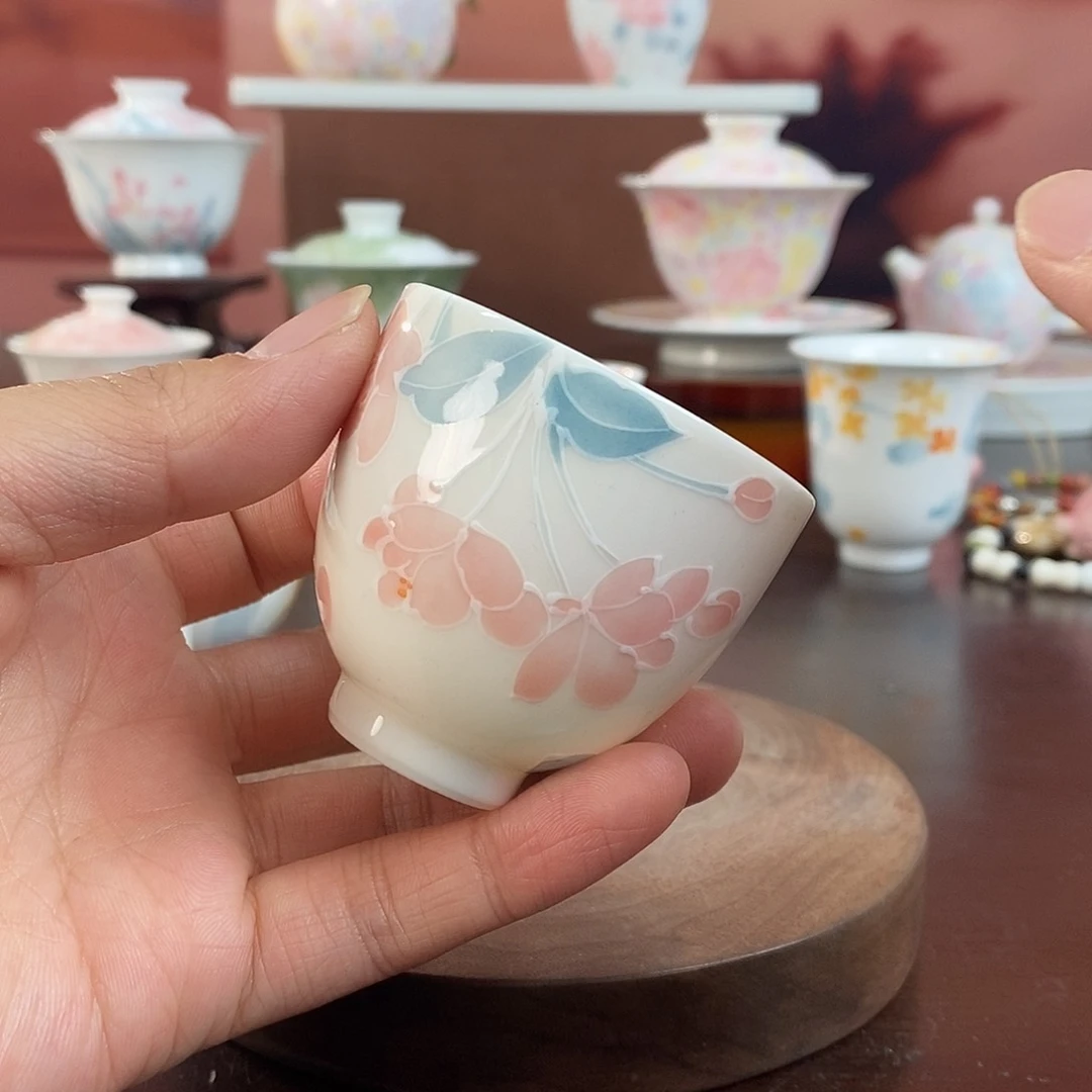 海棠花釉下手绘品茗杯