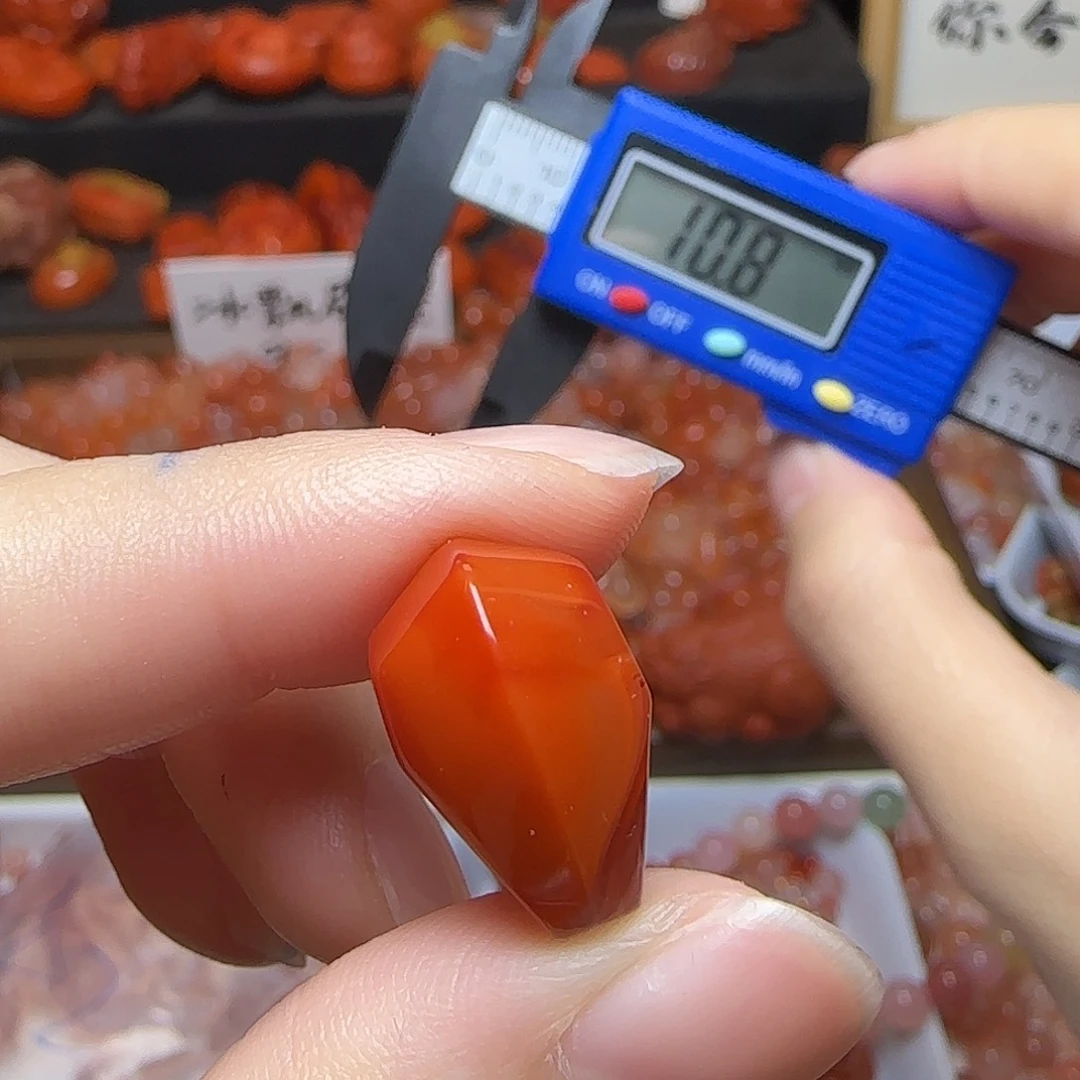 南红玛瑙未镶嵌颈饰