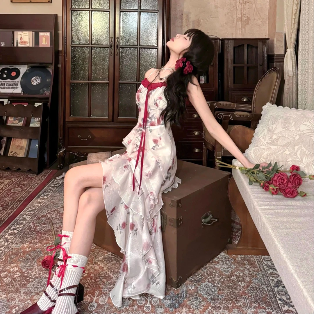 法式设计感系带晕染碎花吊带连衣裙女夏不规则下摆蕾丝花边显瘦裙