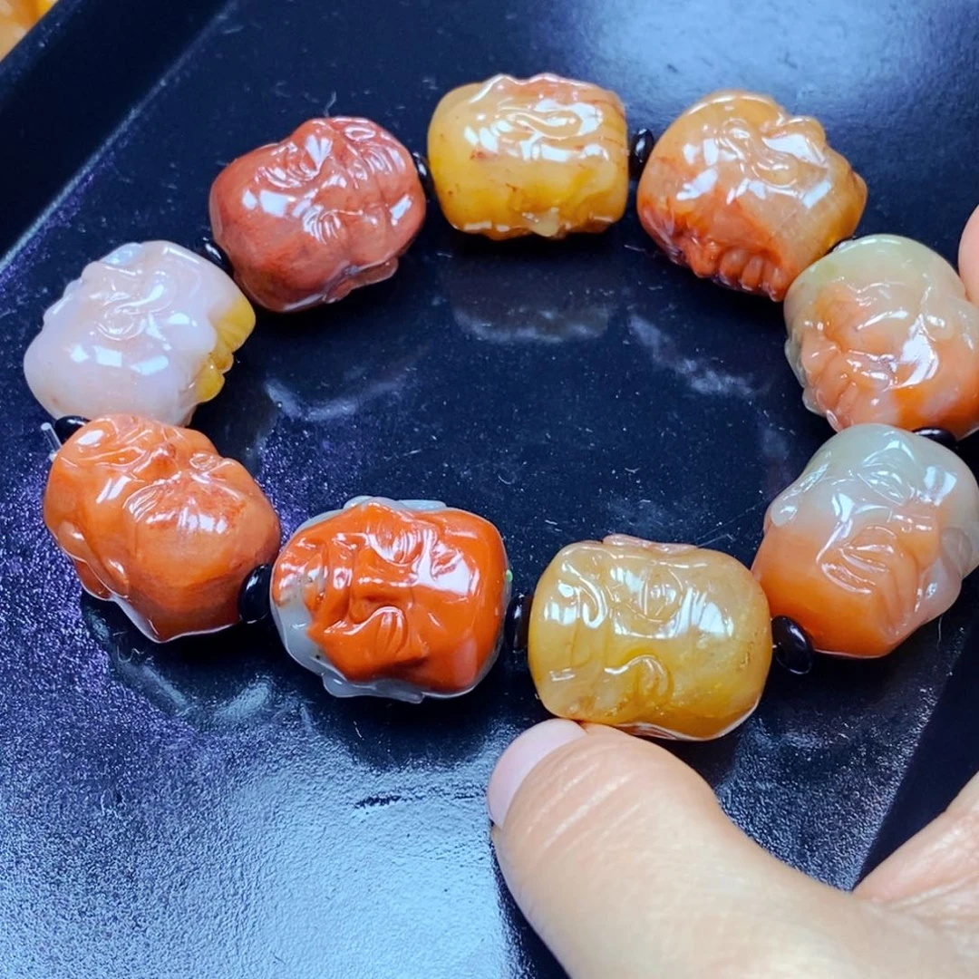 颈饰未镶嵌石英岩玉