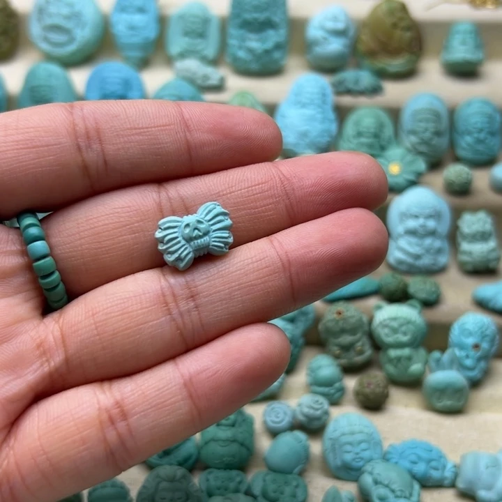 未镶嵌绿松石颈饰