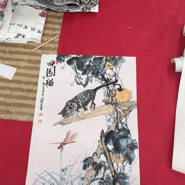 小***米国画花鸟等图案为一体而成
