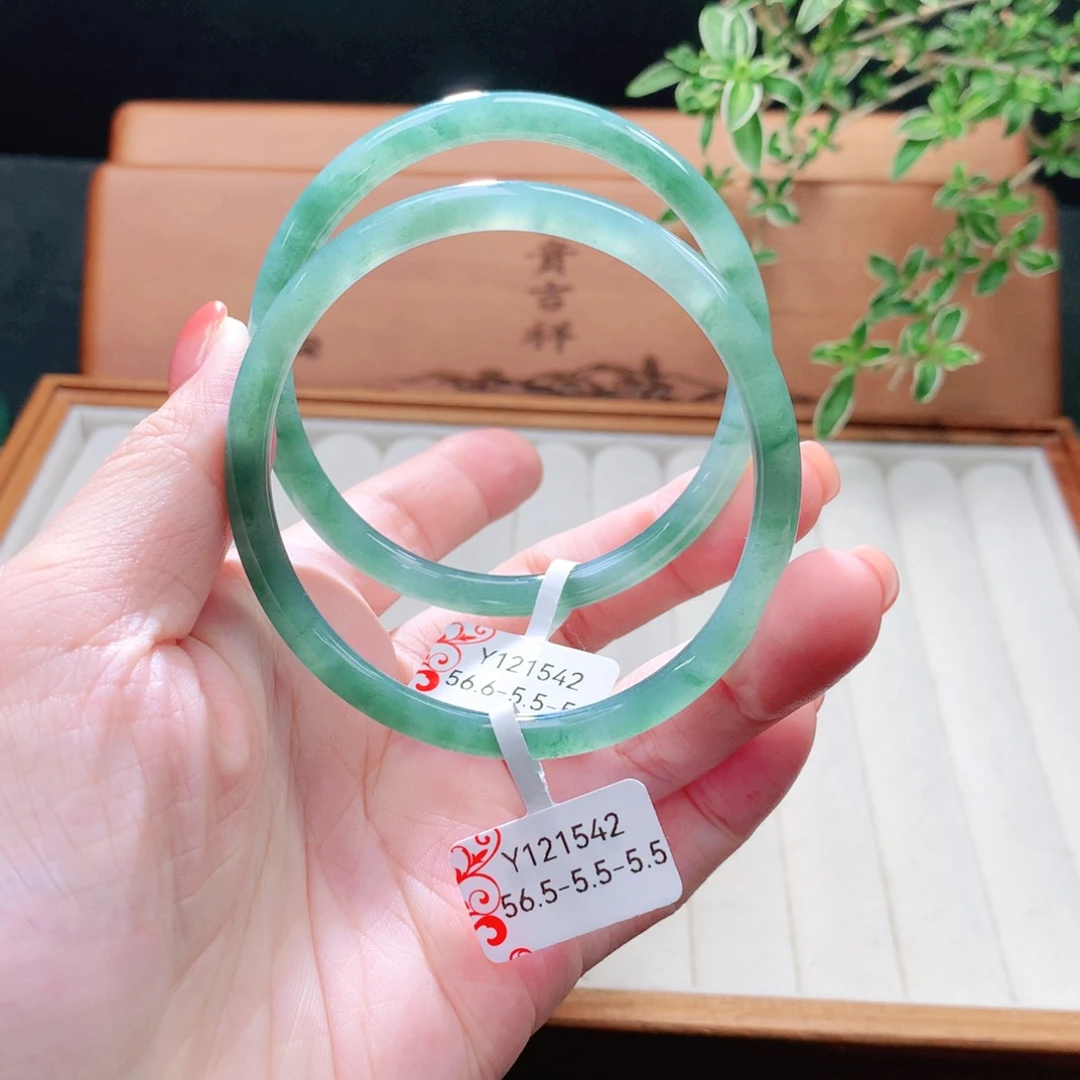 未镶嵌手镯（圆镯）翡翠