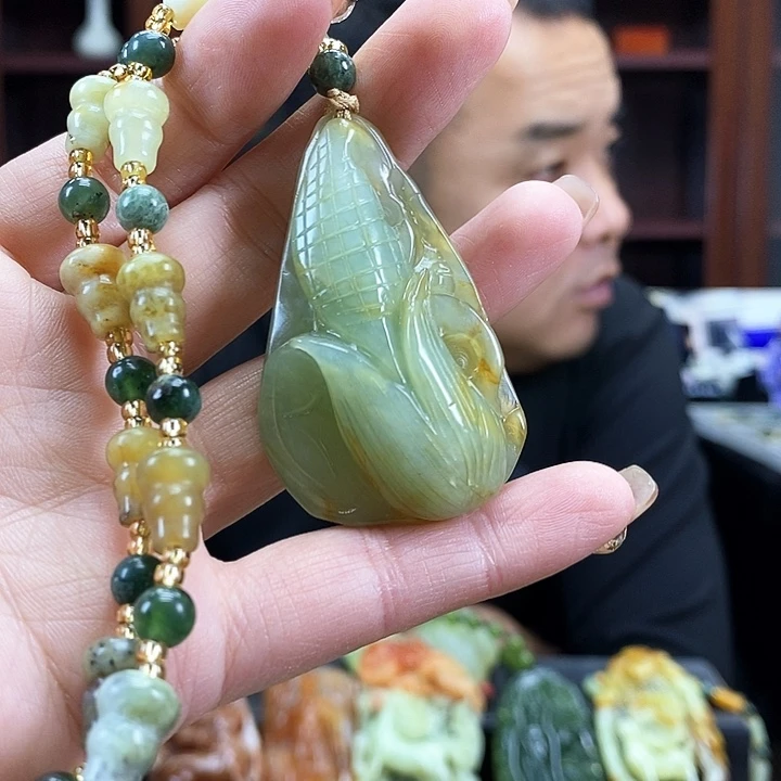 蛇纹石玉吊坠未镶嵌