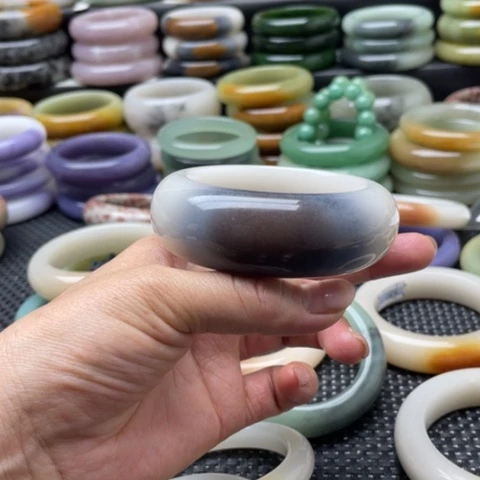 石英岩玉未镶嵌手镯