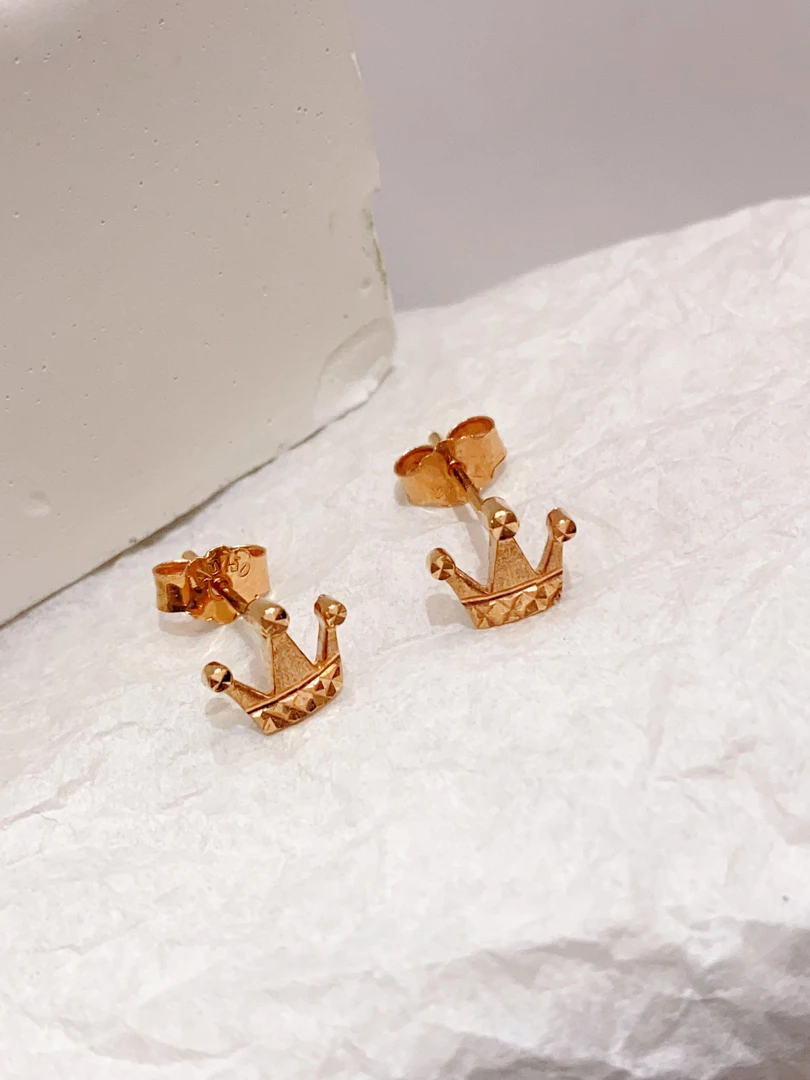 18K 车花皇冠耳钉