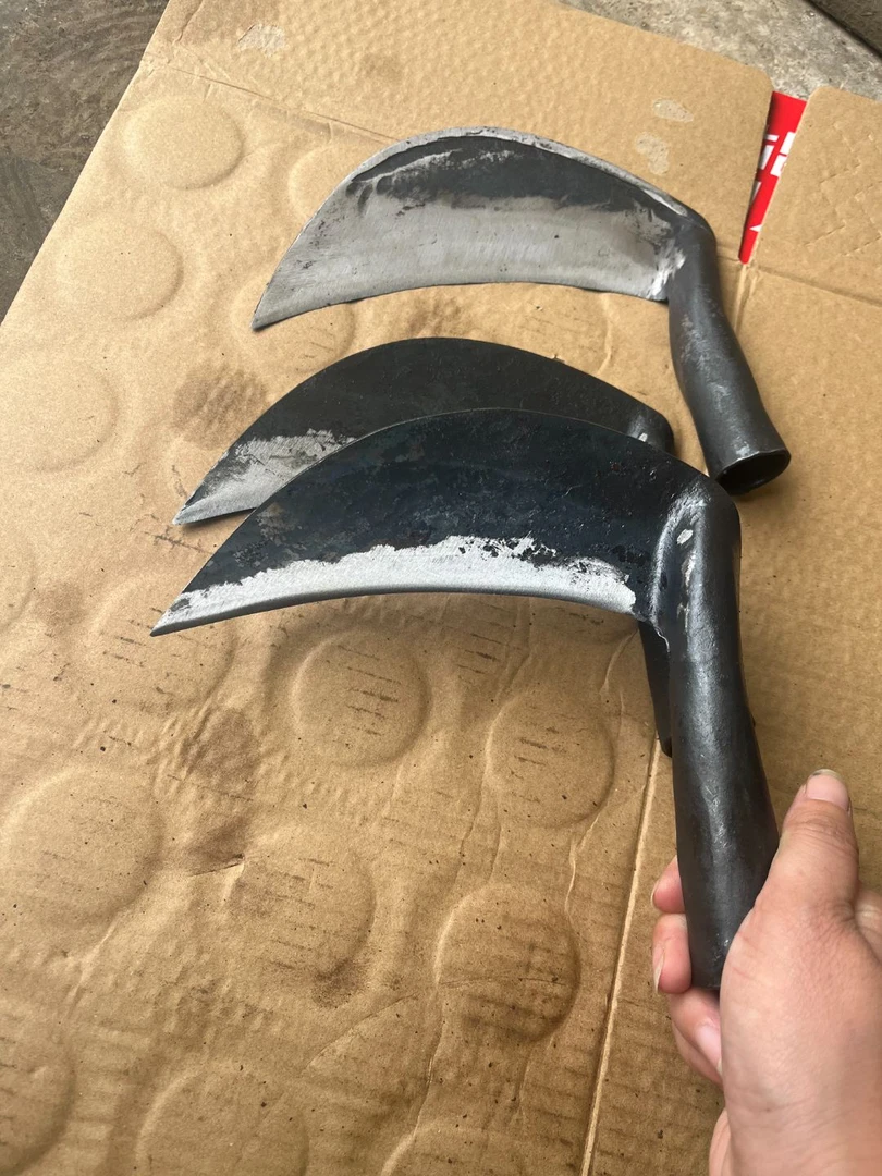 手工锻打弹簧钢镰刀割草砍树劈柴多用途农用除草工具