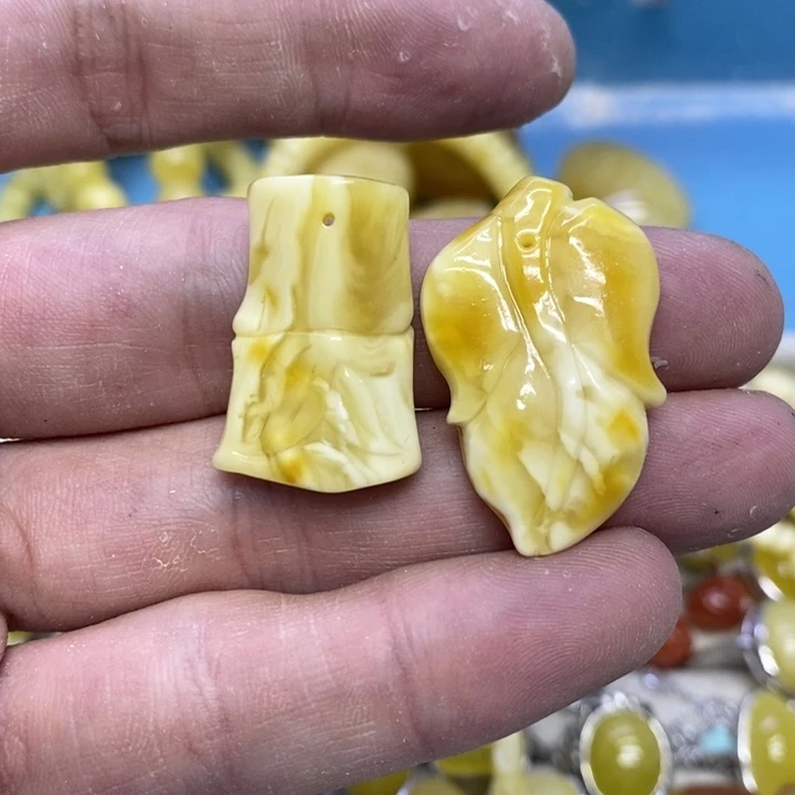 蜜蜡裸石未镶嵌吊坠