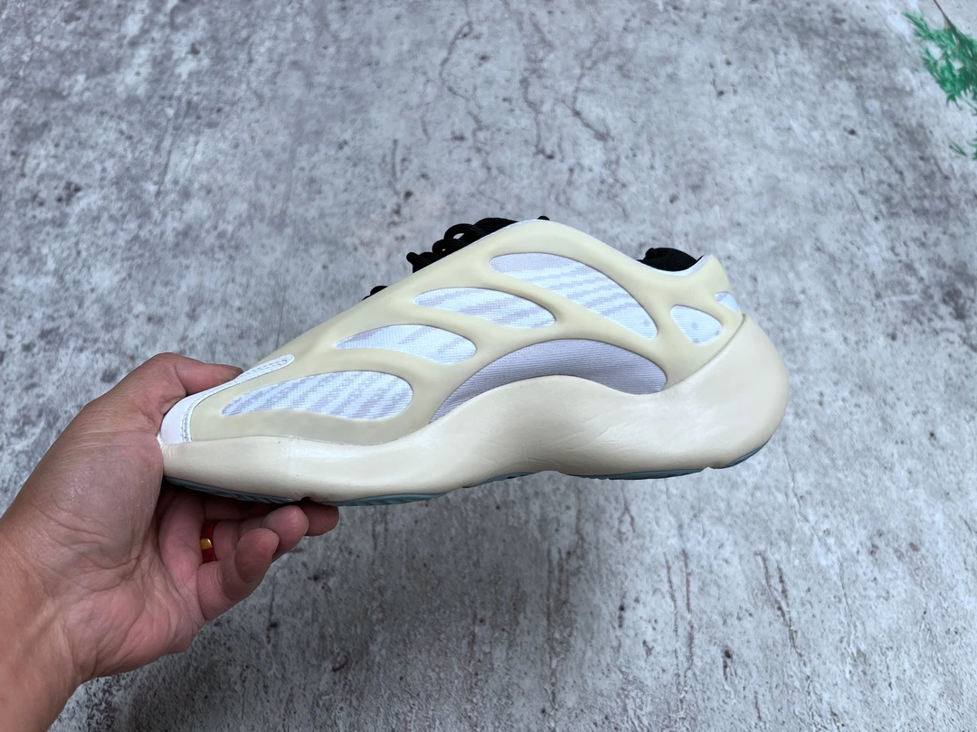 700V3 异形 瑕疵 偏小一码 运动鞋 老爹鞋 复古鞋