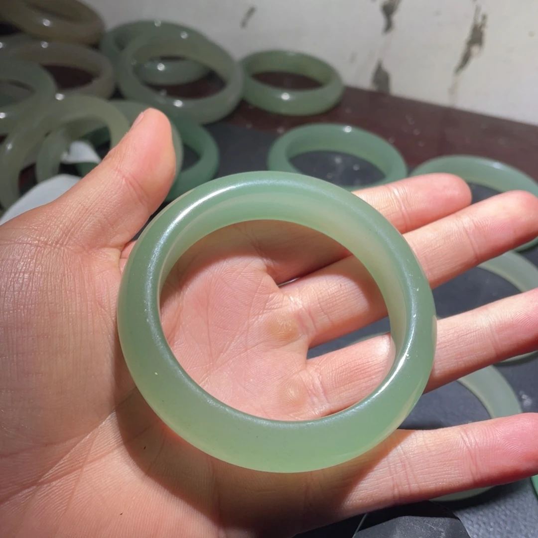 石英岩玉未镶嵌手镯