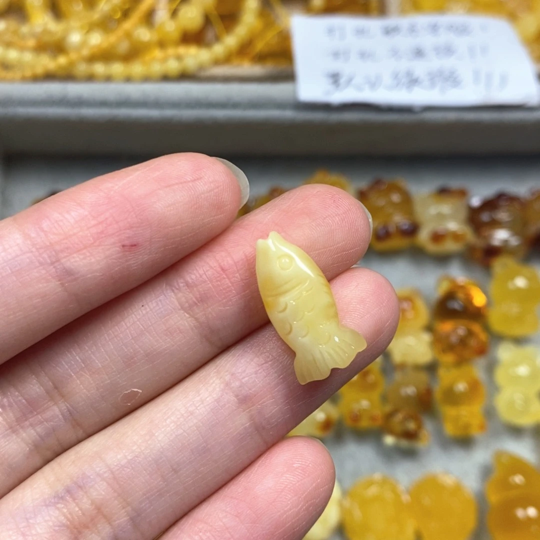 琥珀颈饰未镶嵌鱼