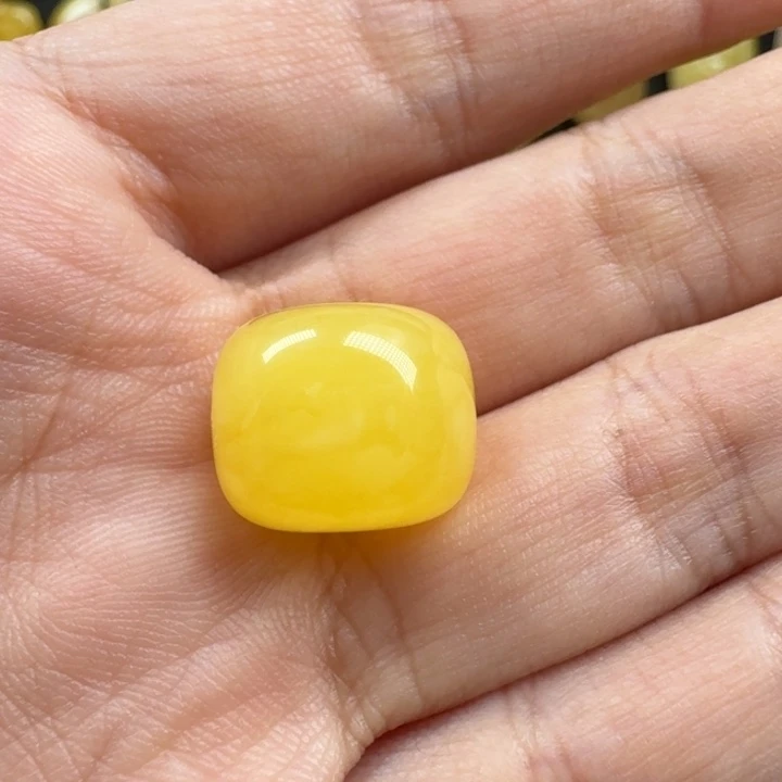 蜜蜡未镶嵌珠宝奇石