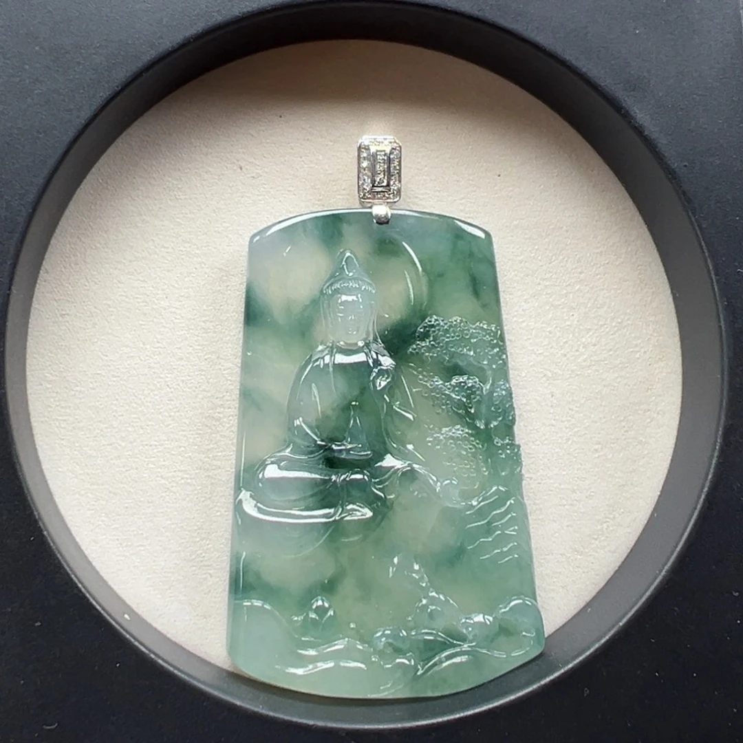 翡翠18K金镶嵌颈饰山水观音