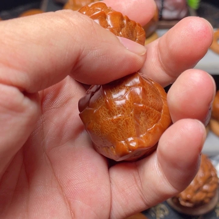 把件橄榄核龙脊富甲手球3.2