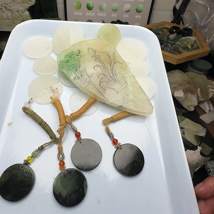 乖***女和田玉（糖玉）未镶嵌珠宝半成品