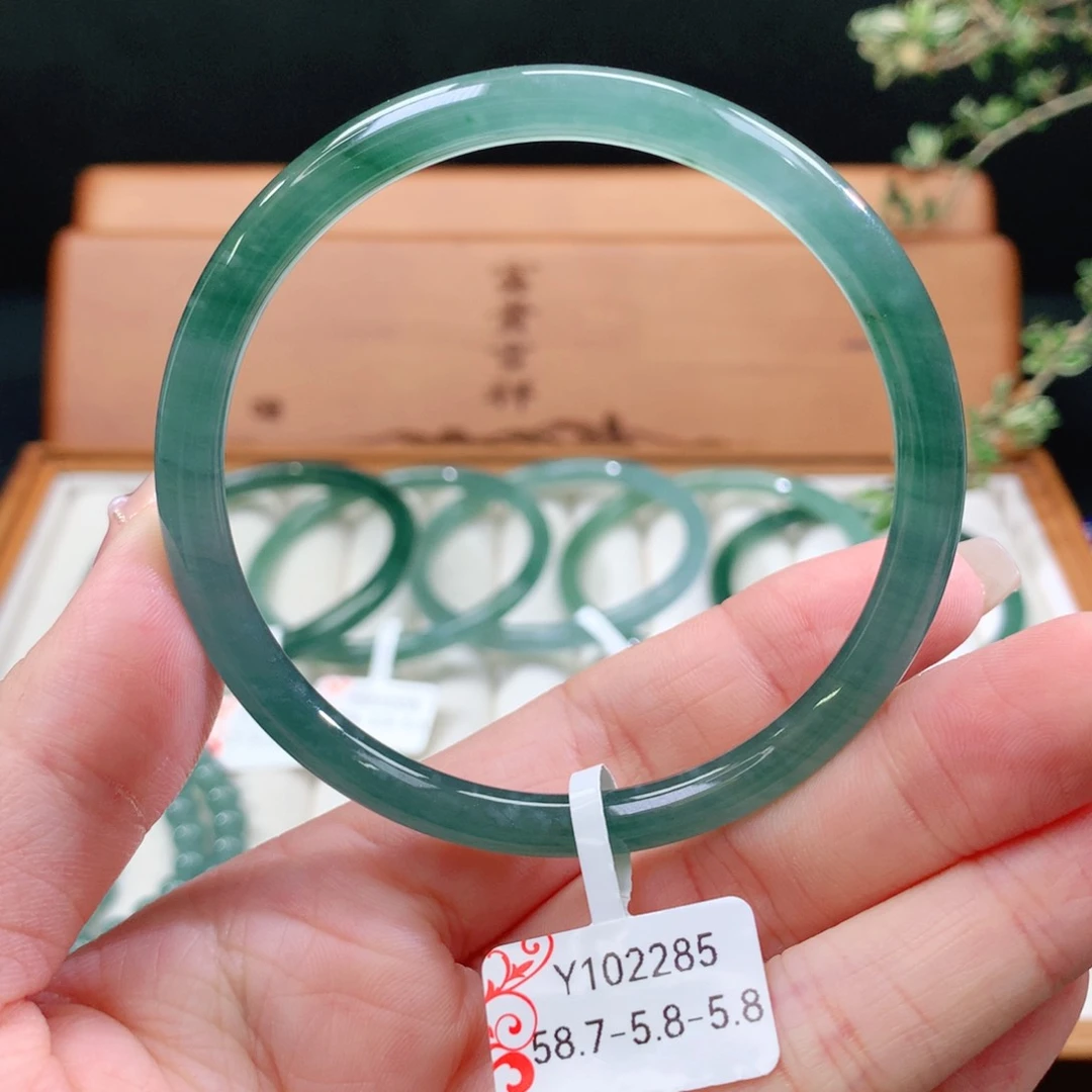 翡翠手镯未镶嵌天然