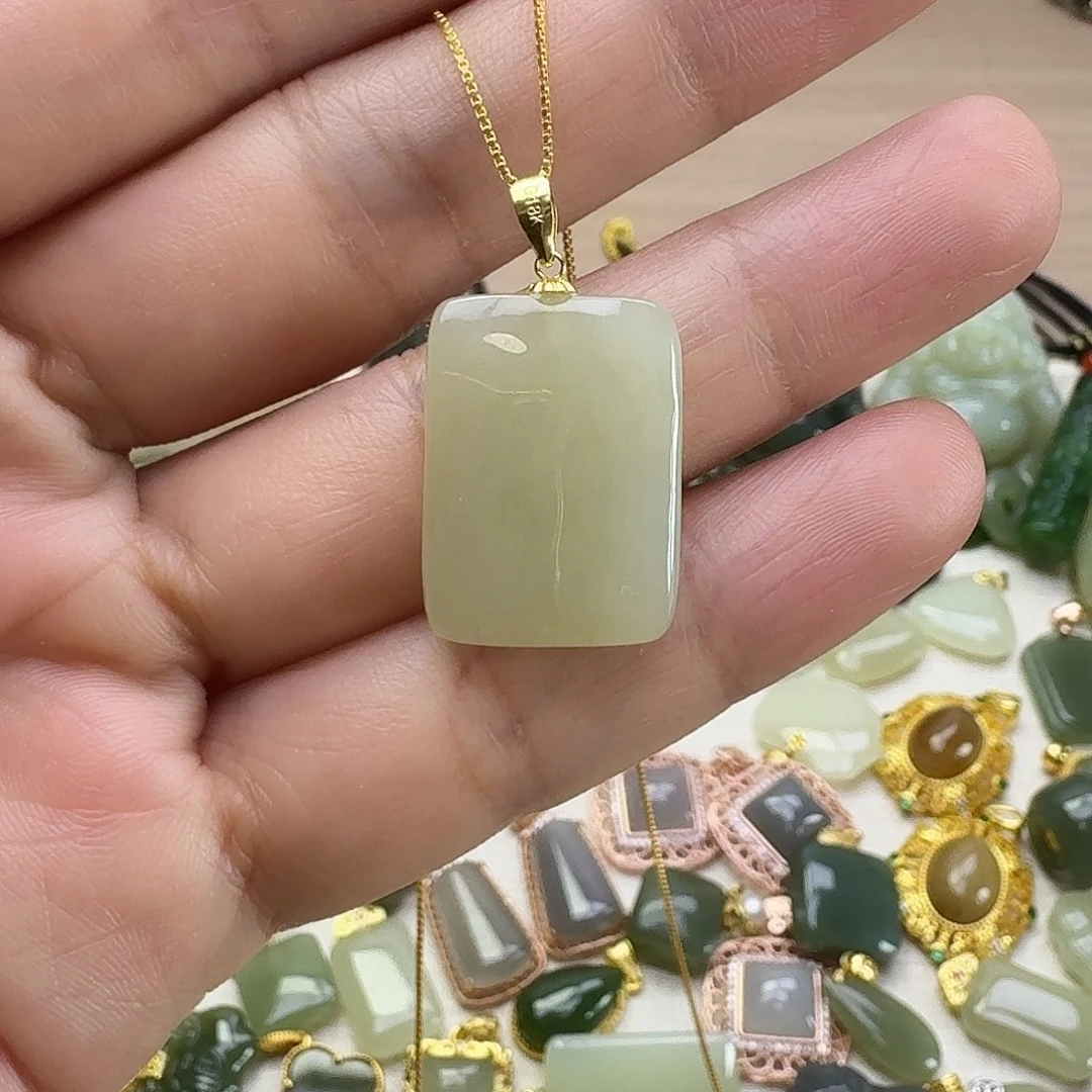 和田玉18K金镶嵌颈饰