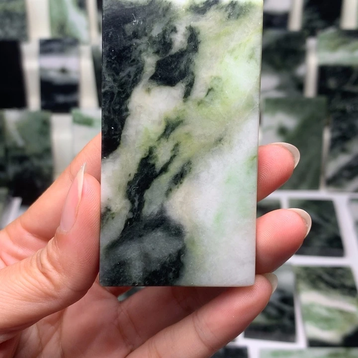 独山玉颈饰未镶嵌