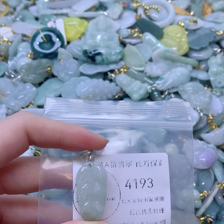 翡翠9K金镶嵌吊坠(不含链)