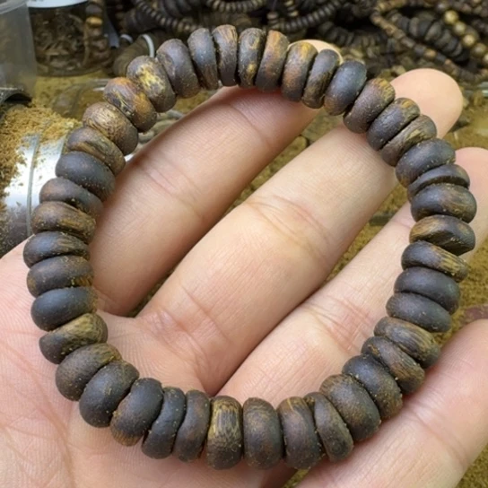 沉香碎屑沉香高油脂10mm算盘珠，克重13