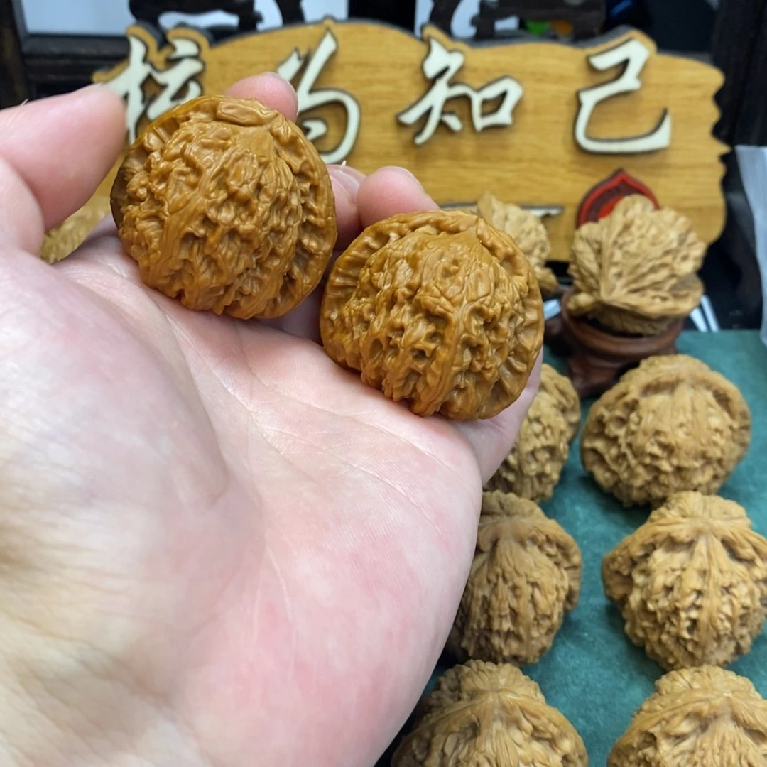 文玩核桃吊坠白狮子40全品