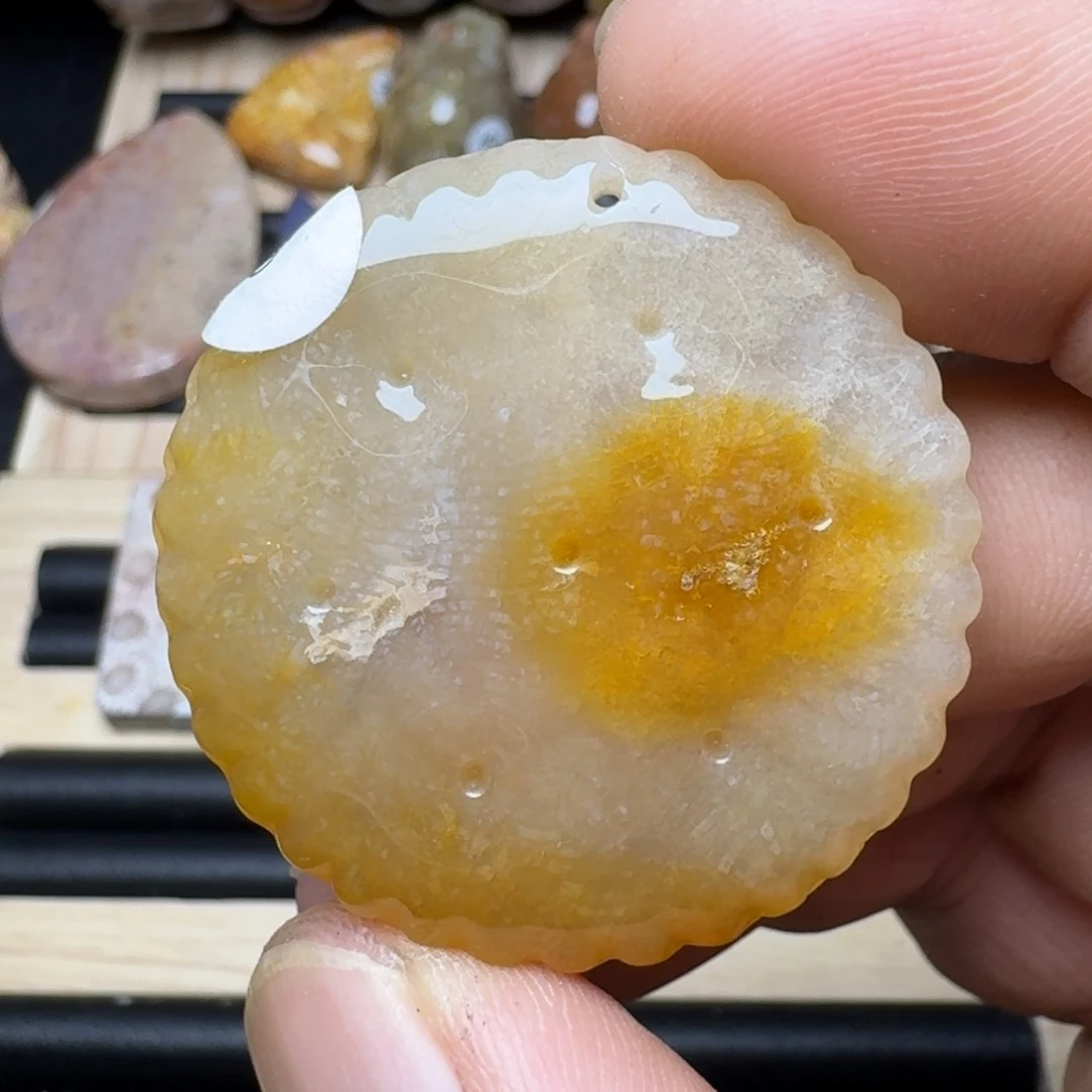 未镶嵌纯天然色有机玉石保真色硅化玉