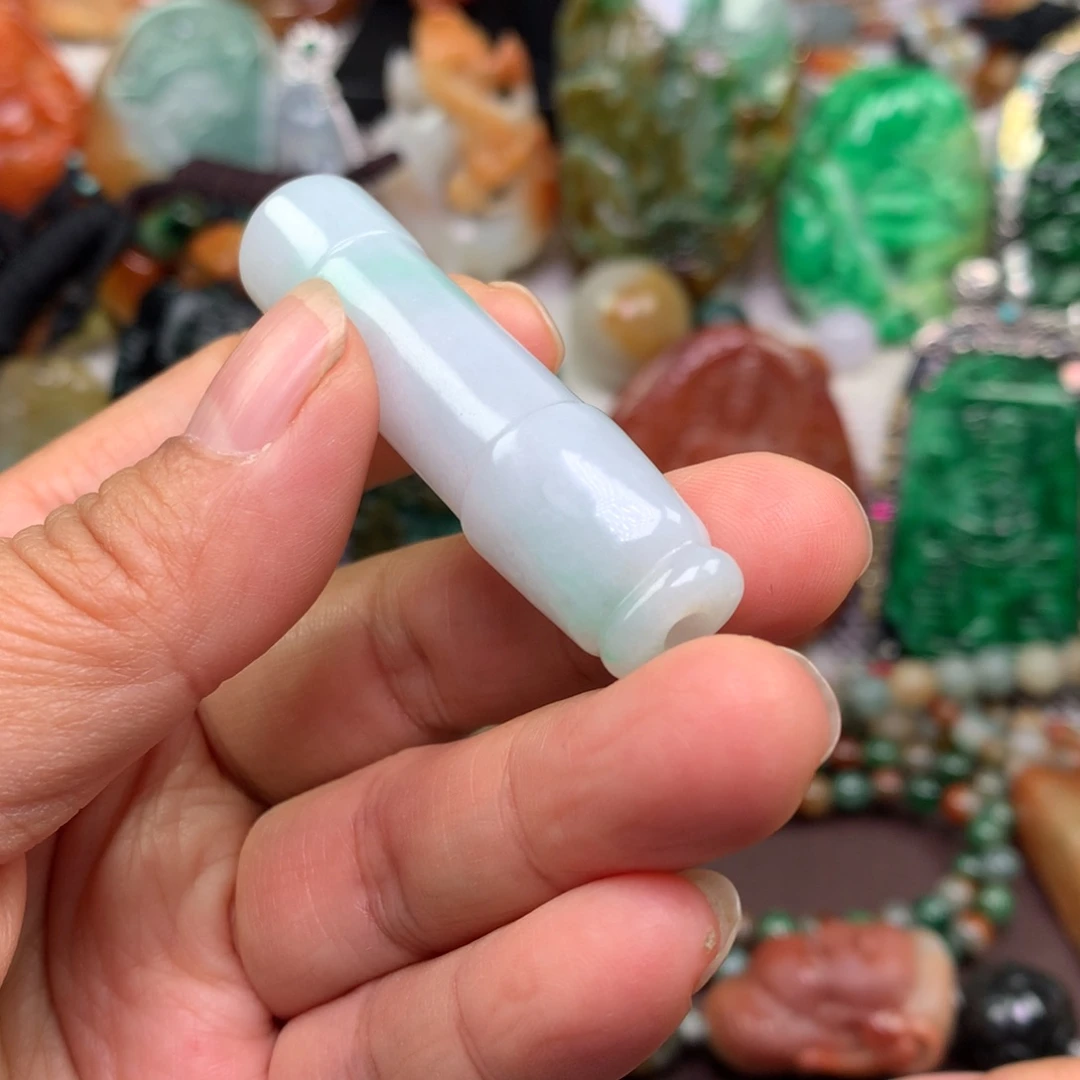 翡翠未镶嵌颈饰烟嘴