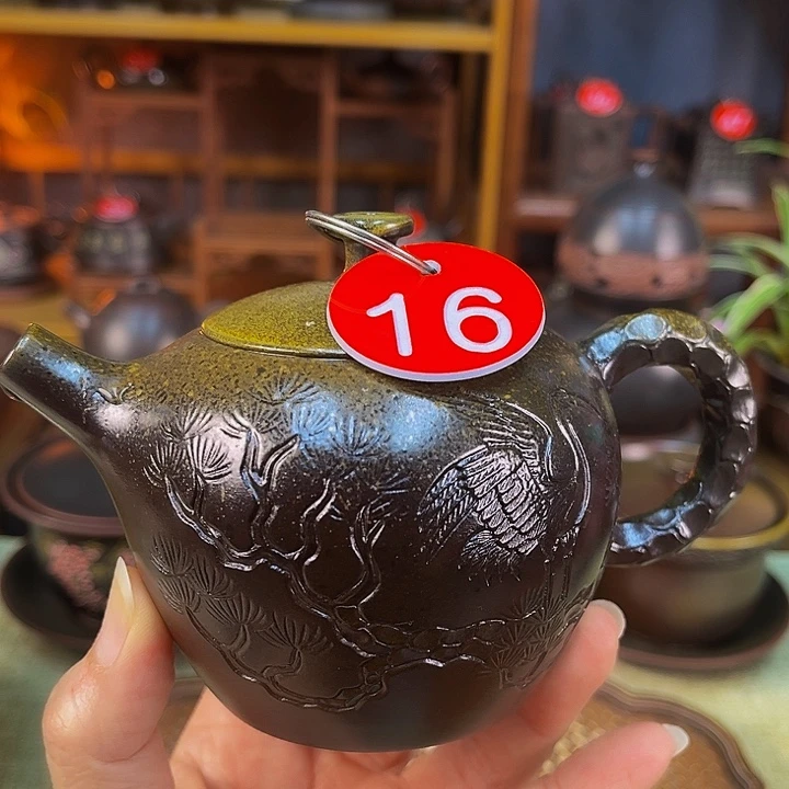 蛟龙精品柴烧松鹤刻绘元宝230毫升