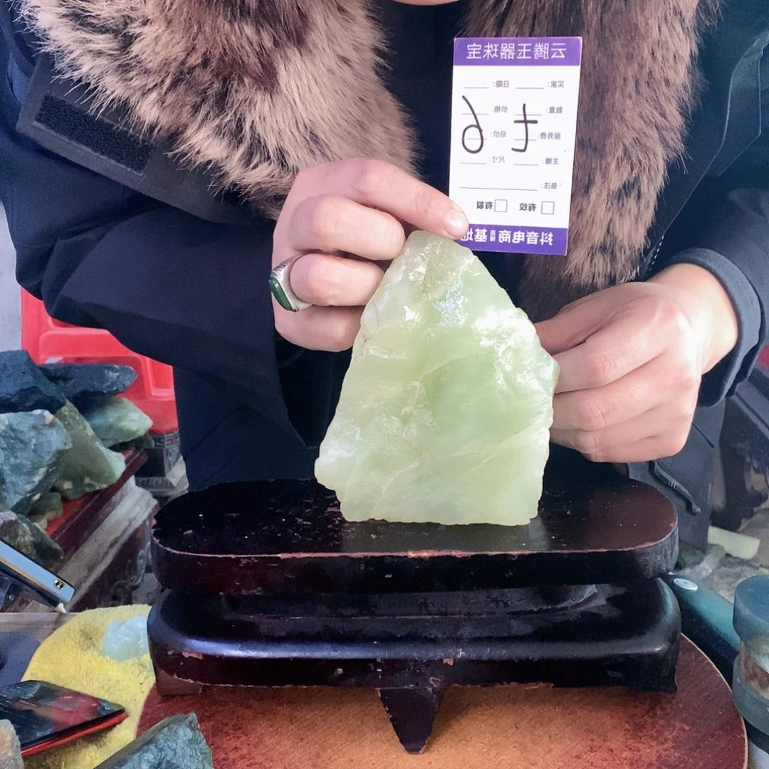 蛇纹石玉未镶嵌珠宝奇石