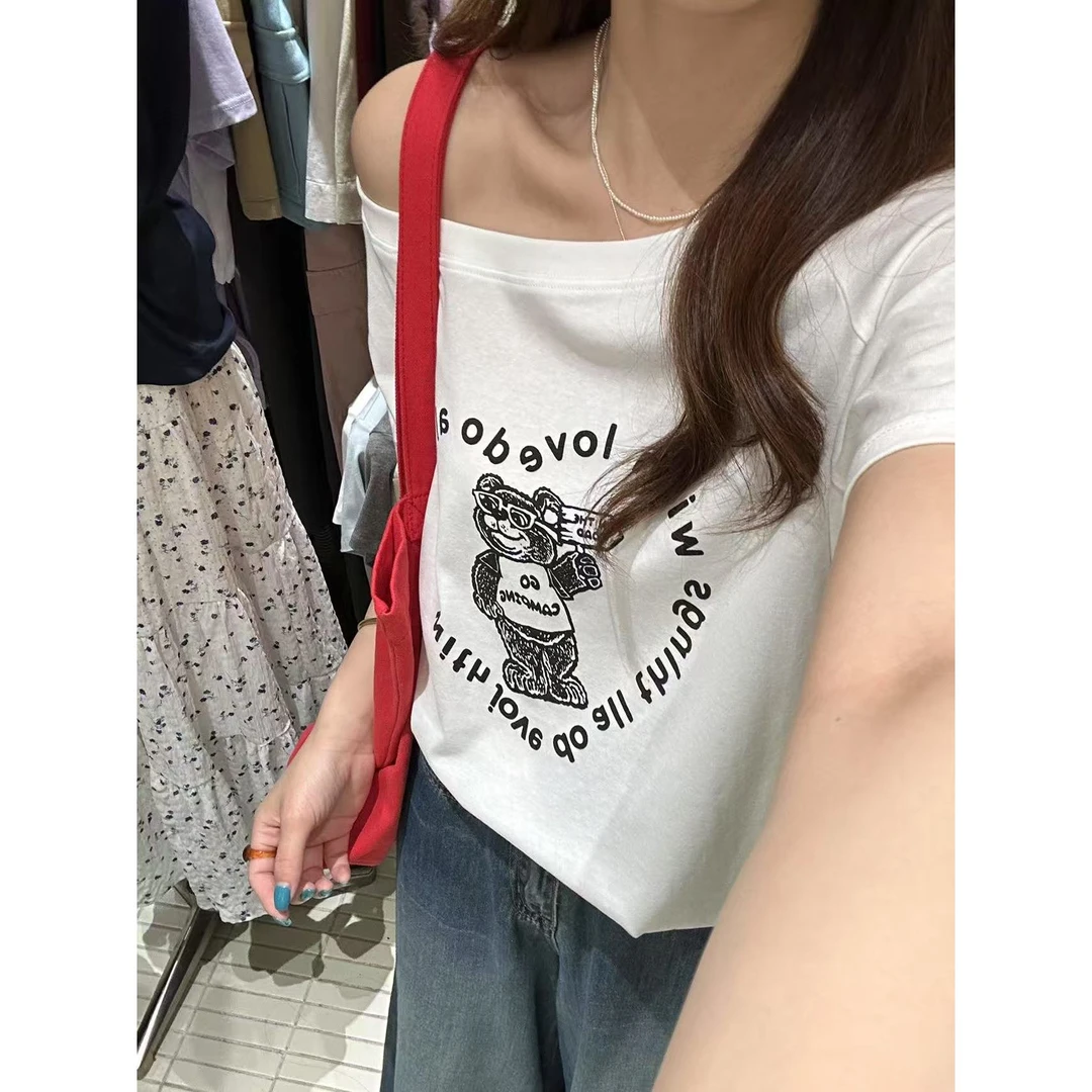 T148#『一眼心动！』简约设计感斜肩字母小熊短袖上衣