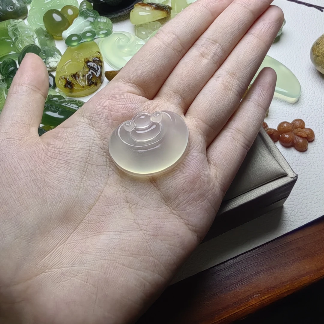 天然岫玉平安锁吊坠