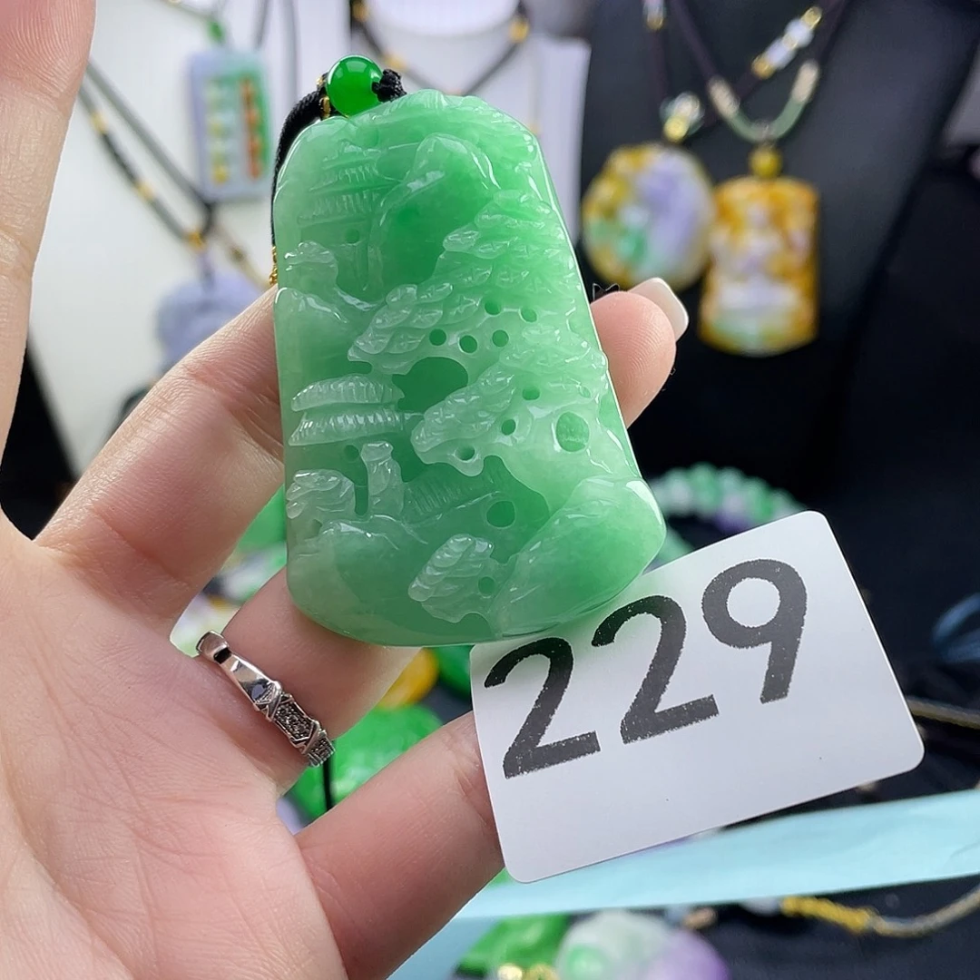 翡翠未镶嵌吊坠(赠链)