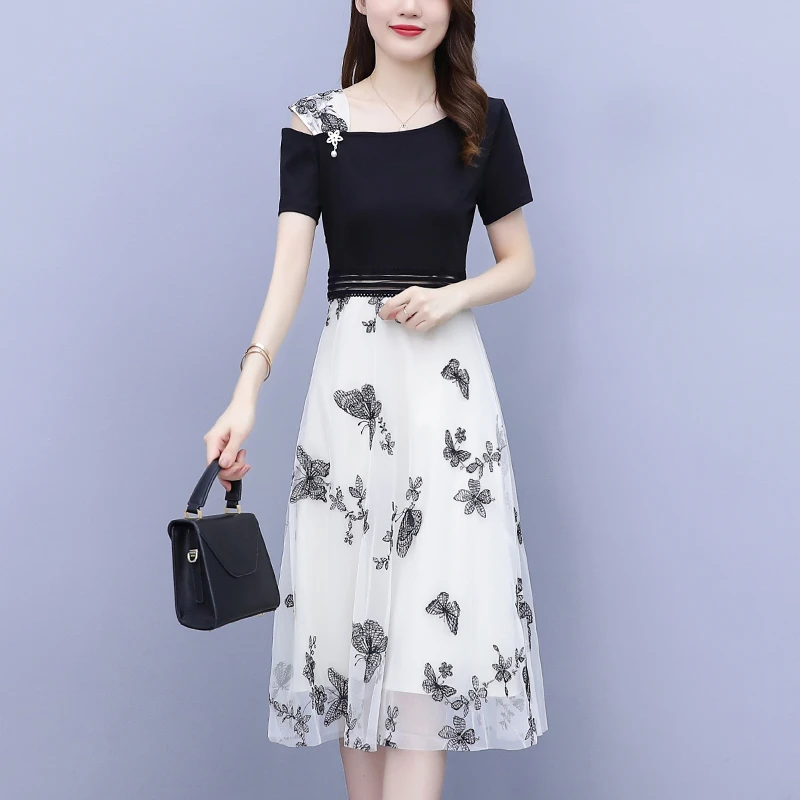 大码女装夏季韩版胖网纱拼接显瘦露肩重工刺绣时尚