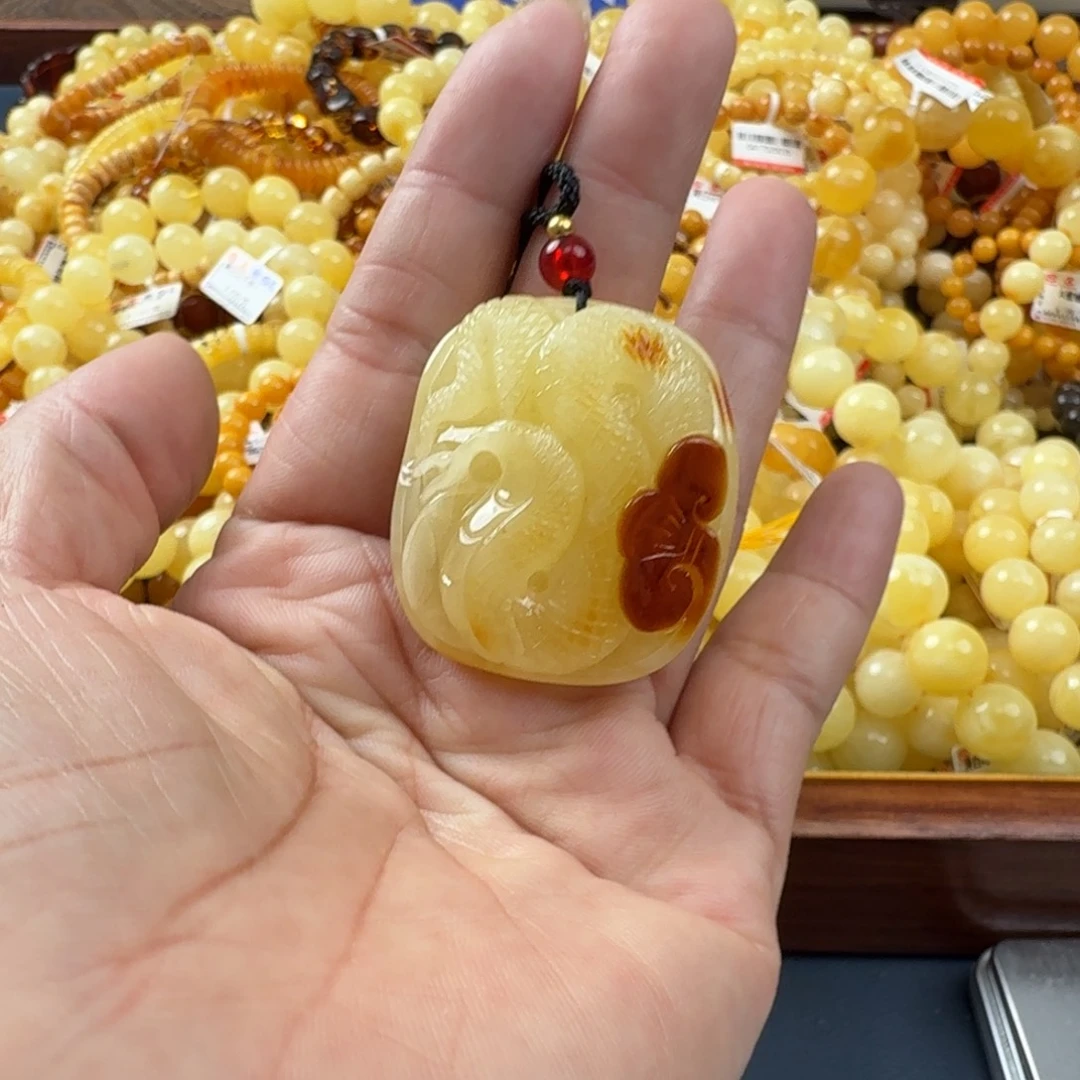 未镶嵌琥珀珠宝奇石