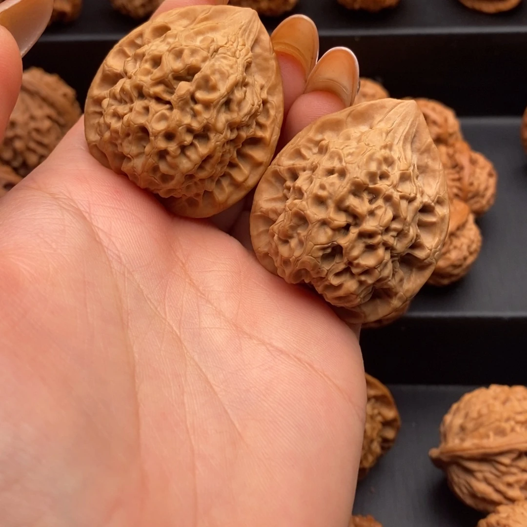 匆***生文玩核桃吊坠秦岭鸡心36不退不换有虫眼