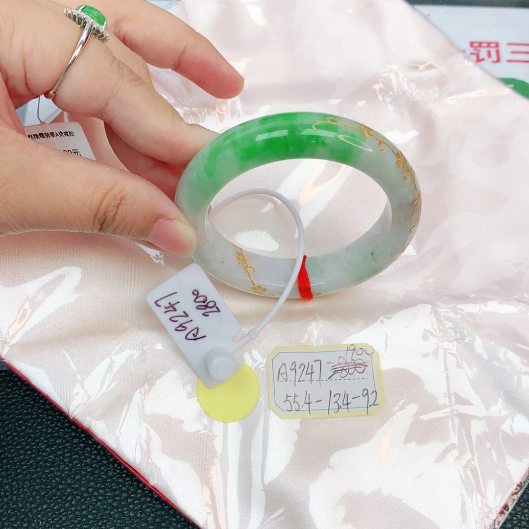 翡翠手镯未镶嵌缅甸翡翠