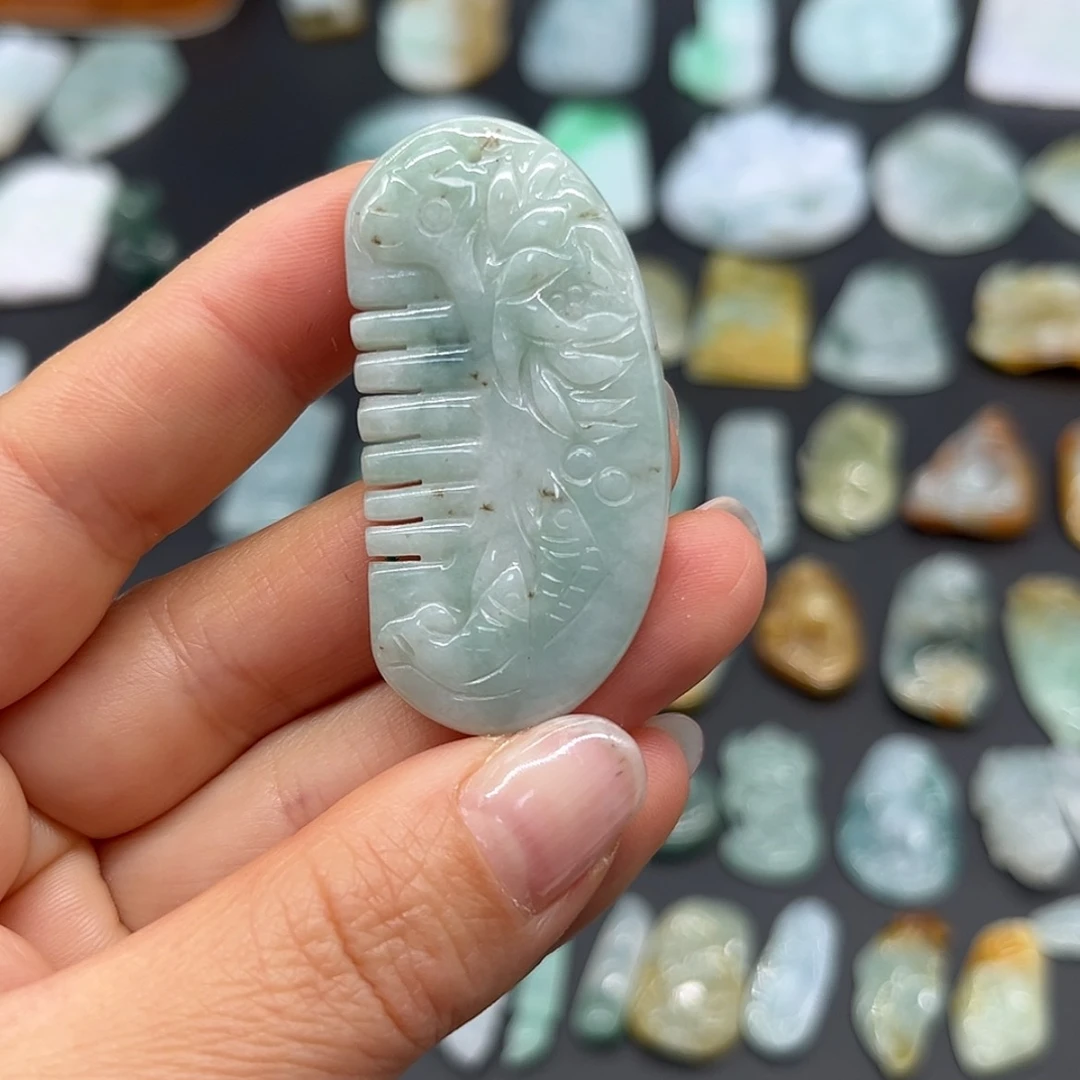 【闪购商品】翡翠颈饰未镶嵌梳子