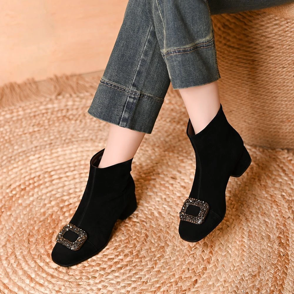 方头粗跟后拉链短靴女秋冬新款水钻方扣中跟瘦瘦靴百搭通勤时装靴