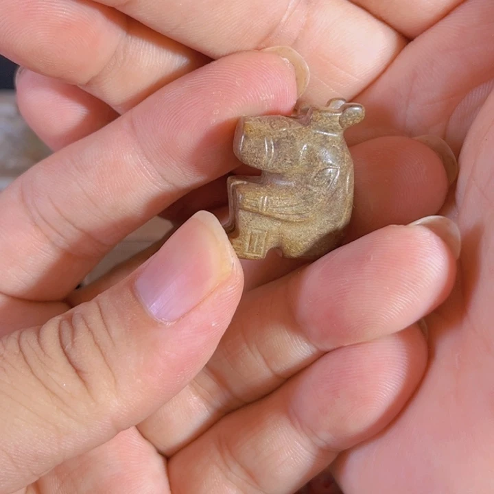 东***亮未镶嵌和田玉（糖玉）挂件