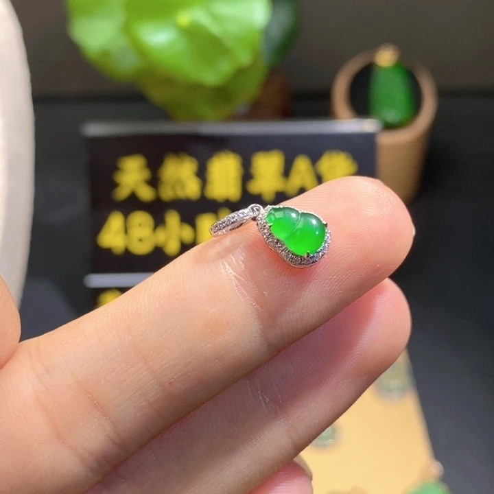 翡翠未镶嵌颈饰吊坠