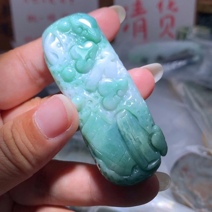 翡翠未镶嵌颈饰保真天然A货翡翠