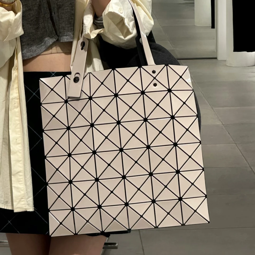 95新 Issey Miyake/三宅一生 白色六格手提包/7864