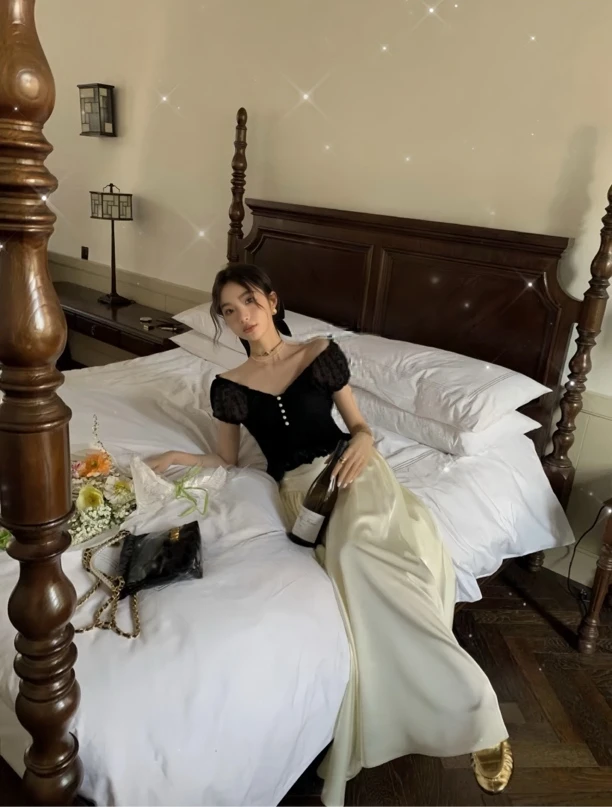 2025新款法式气质上蕾丝珍珠针织上衣